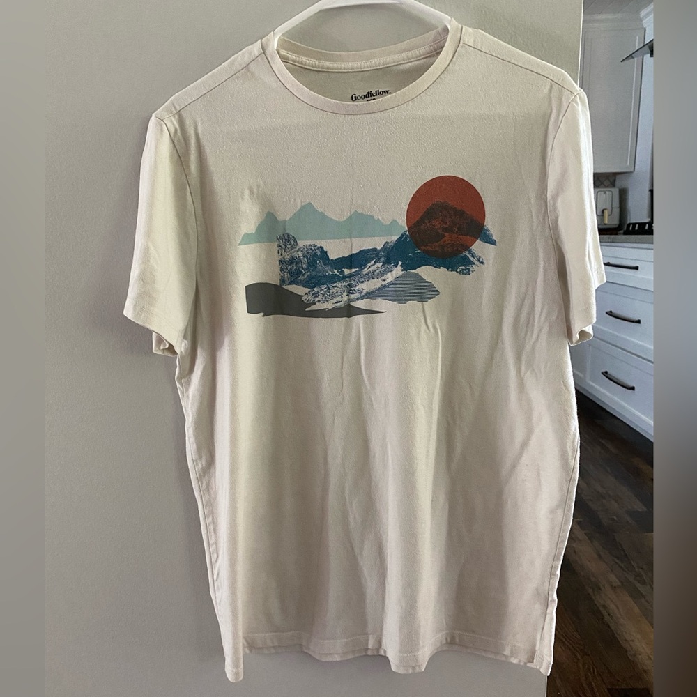 Men’s Goodfellow Graphic T Shirt Size Medium